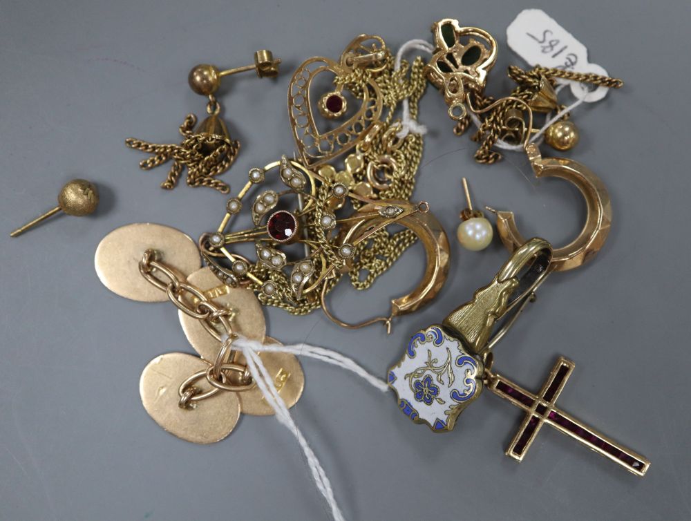 Mixed jewellery including a pair of yellow metal cufflinks (stamped 15), tow 9ct pendants, one on a 9ct gold chain, etc.